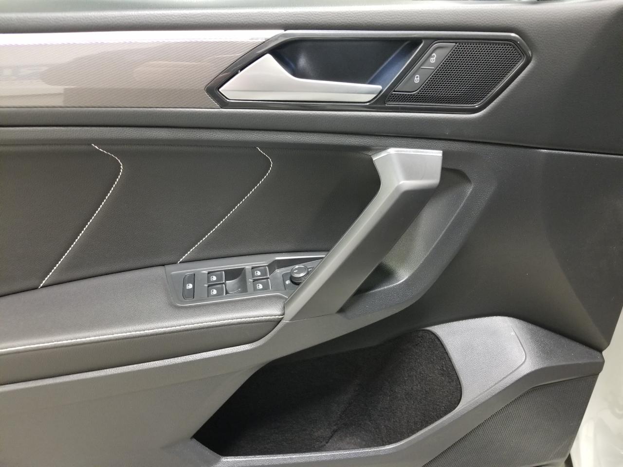 2023 Volkswagen Tiguan Comfortline R-Line Black 4dr All-Wheel Drive 4MOTION Photo