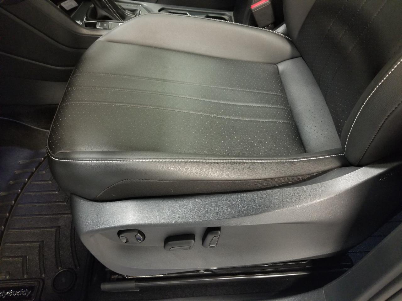 2023 Volkswagen Tiguan Comfortline R-Line Black 4dr All-Wheel Drive 4MOTION Photo