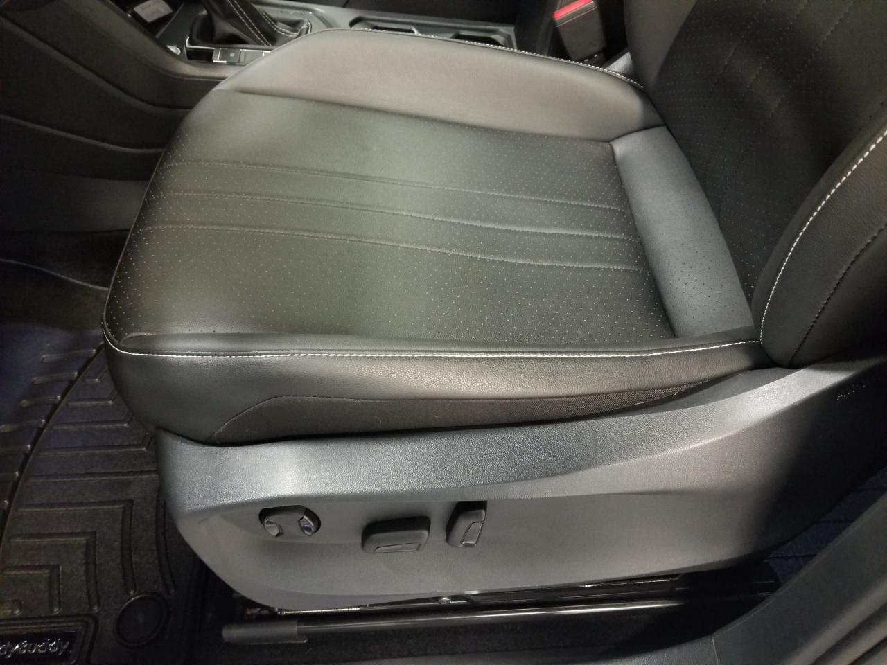 2023 Volkswagen Tiguan Comfortline R-Line Black 4dr All-Wheel Drive 4MOTION Photo