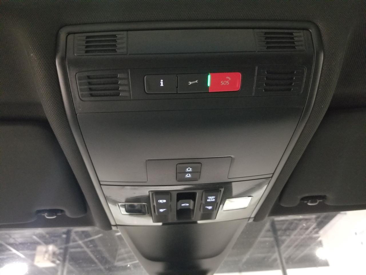 2023 Volkswagen Tiguan Comfortline R-Line Black 4dr All-Wheel Drive 4MOTION Photo