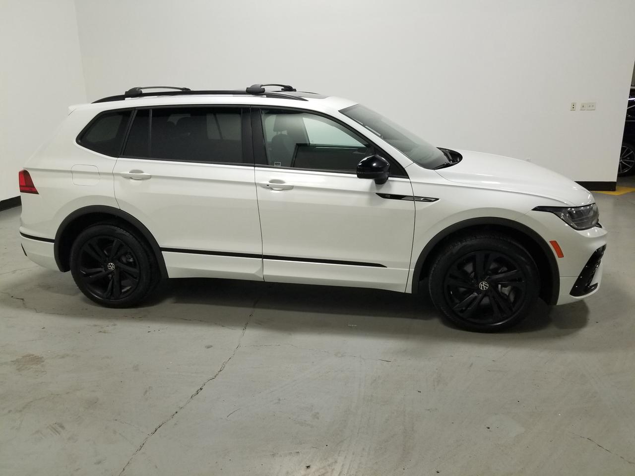 2023 Volkswagen Tiguan Comfortline R-Line Black 4dr All-Wheel Drive 4MOTION Photo