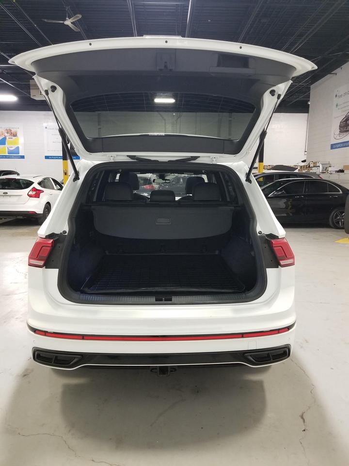 2023 Volkswagen Tiguan Comfortline R-Line Black 4dr All-Wheel Drive 4MOTION Photo