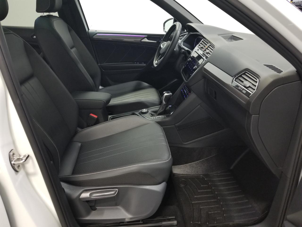 2023 Volkswagen Tiguan Comfortline R-Line Black 4dr All-Wheel Drive 4MOTION Photo