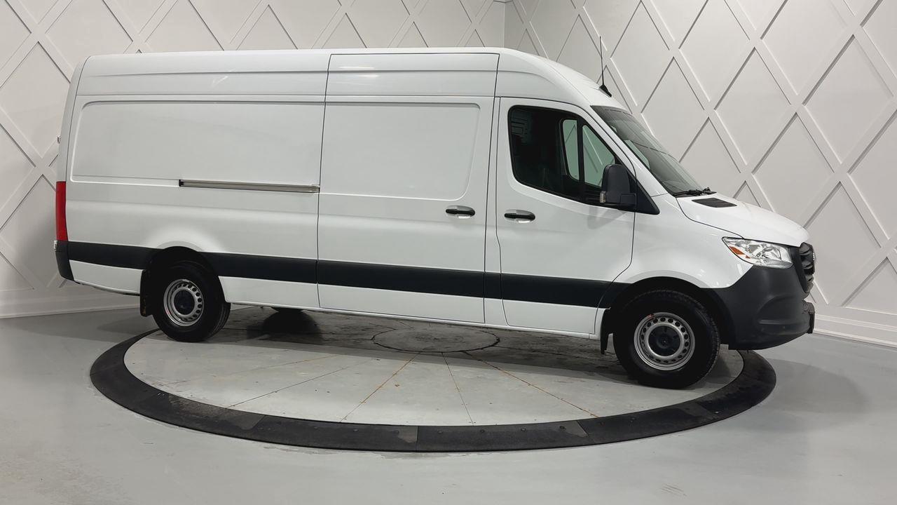 2024 Mercedes-Benz Sprinter 2500 High Roof 4-Cyl Diesel Sprinter 2500 Crew Van 170 in. WB Rear-Wheel Drive Photo5
