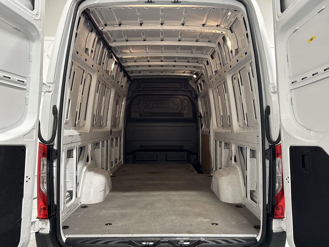 2024 Mercedes-Benz Sprinter 2500 High Roof 4-Cyl Diesel Sprinter 2500 Crew Van 170 in. WB Rear-Wheel Drive Photo