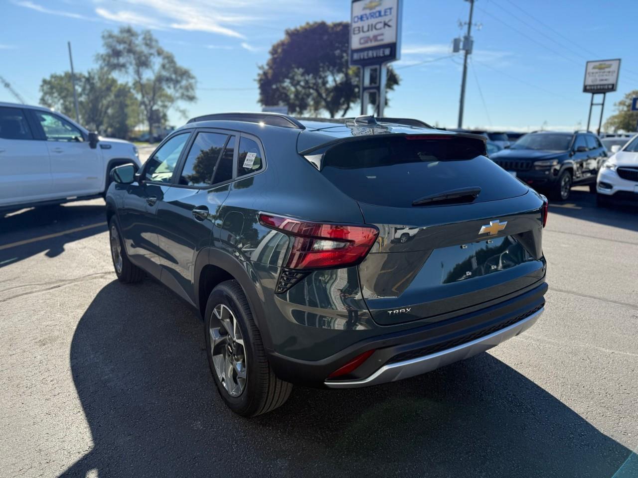 2025 Chevrolet Trax LT 4dr Front-Wheel Drive Photo4