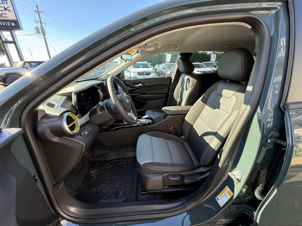 2025 Chevrolet Trax LT 4dr Front-Wheel Drive Photo