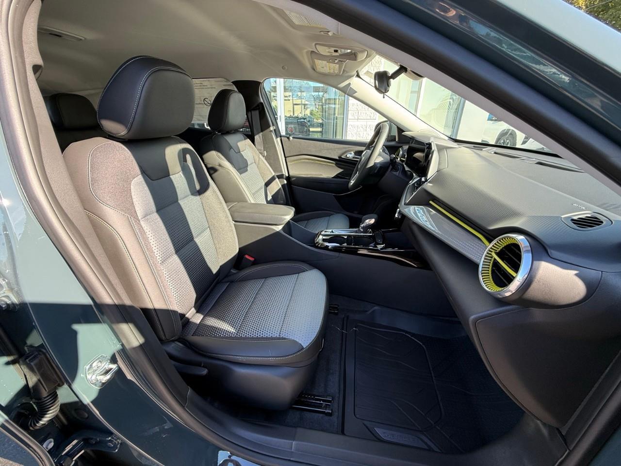 2025 Chevrolet Trax LT 4dr Front-Wheel Drive Photo