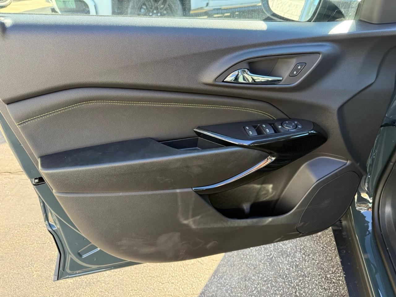 2025 Chevrolet Trax LT 4dr Front-Wheel Drive Photo