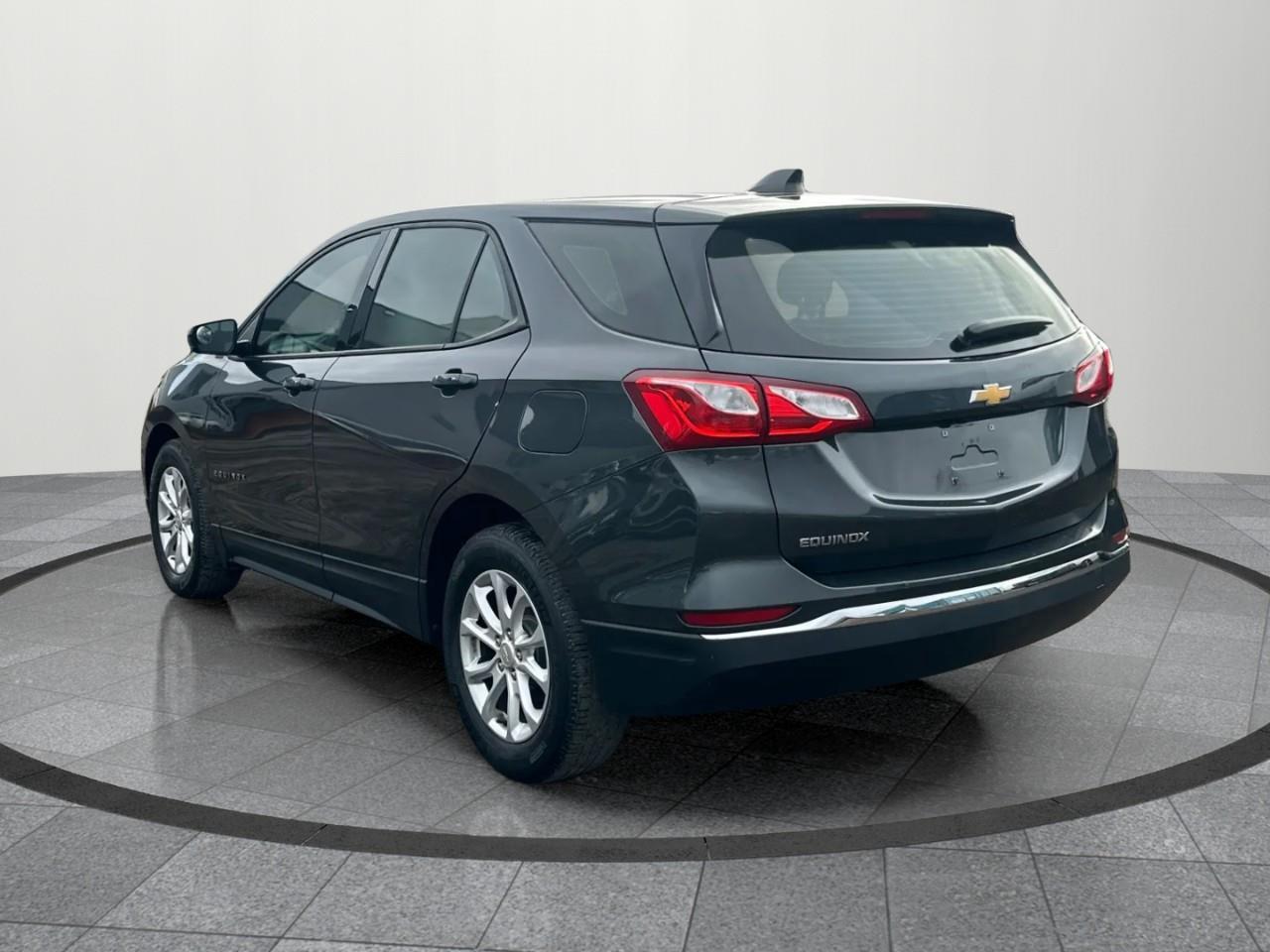 2018 Chevrolet Equinox LS Front-Wheel Drive Photo3