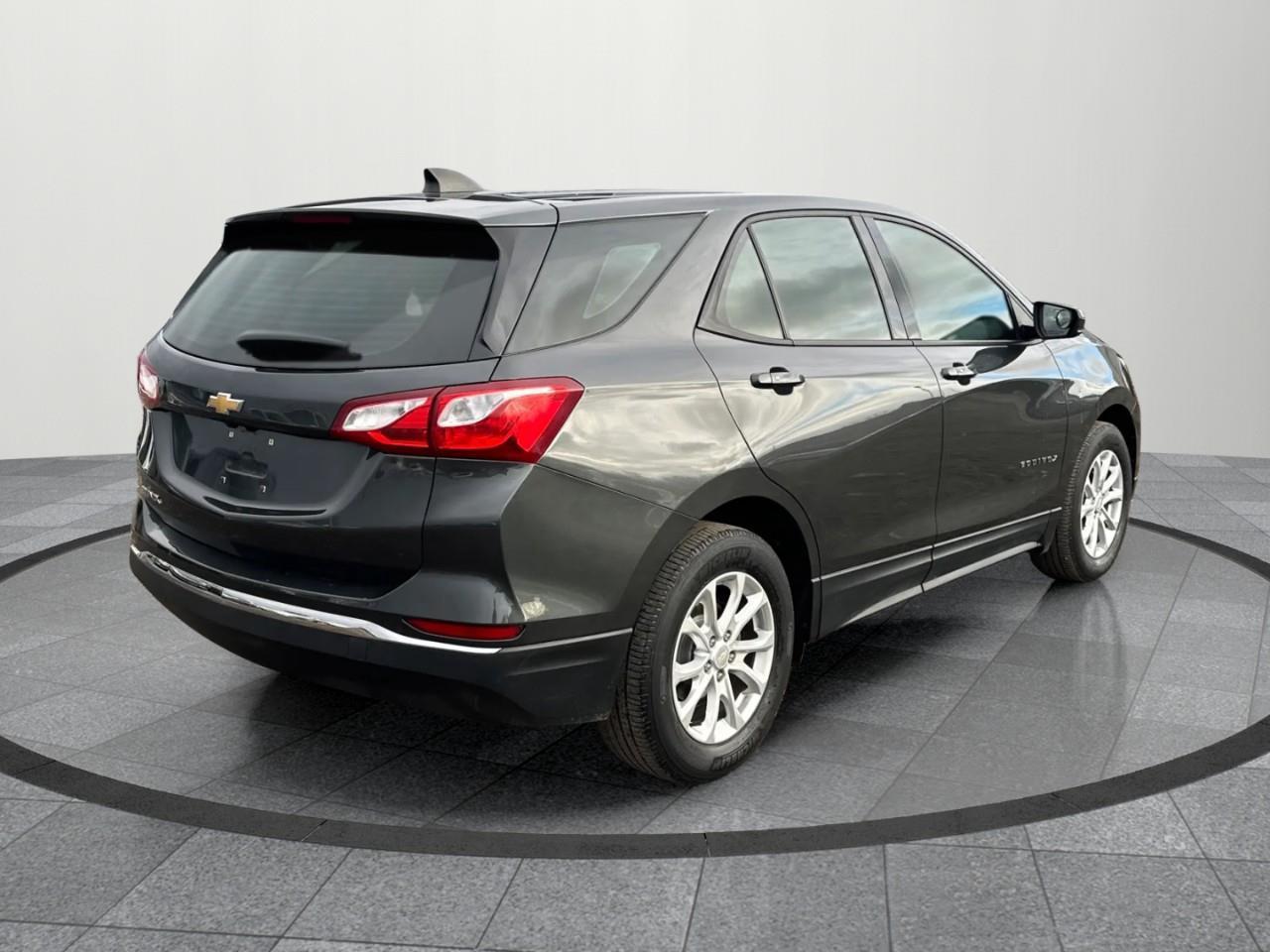 2018 Chevrolet Equinox LS Front-Wheel Drive Photo