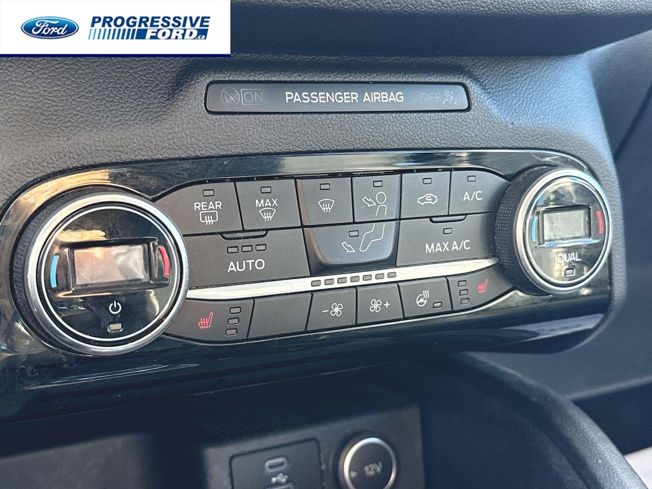 2021 Ford Escape Titanium 4dr All-Wheel Drive Photo