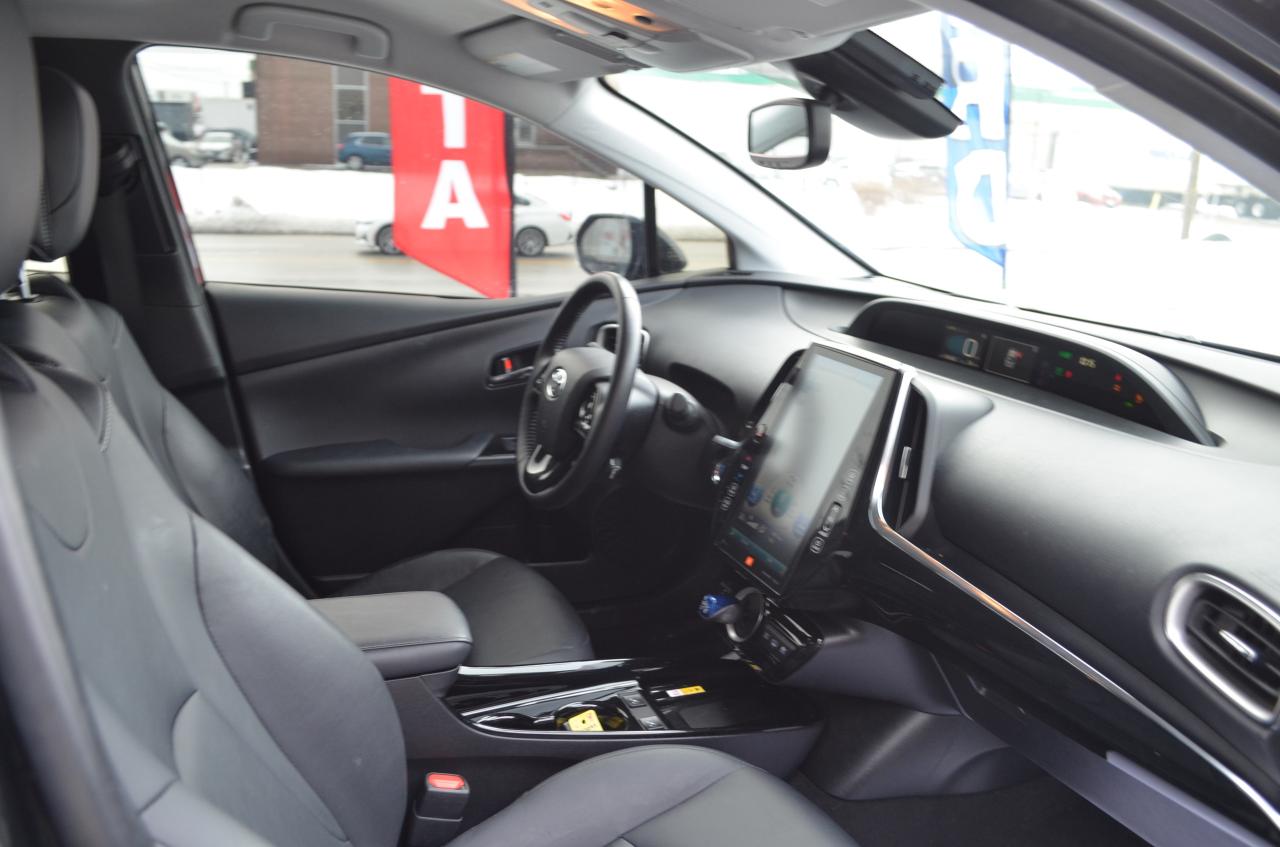 2020 Toyota Prius Prime XLE I LEATHER I JBL I NO ACCIDENTS Photo