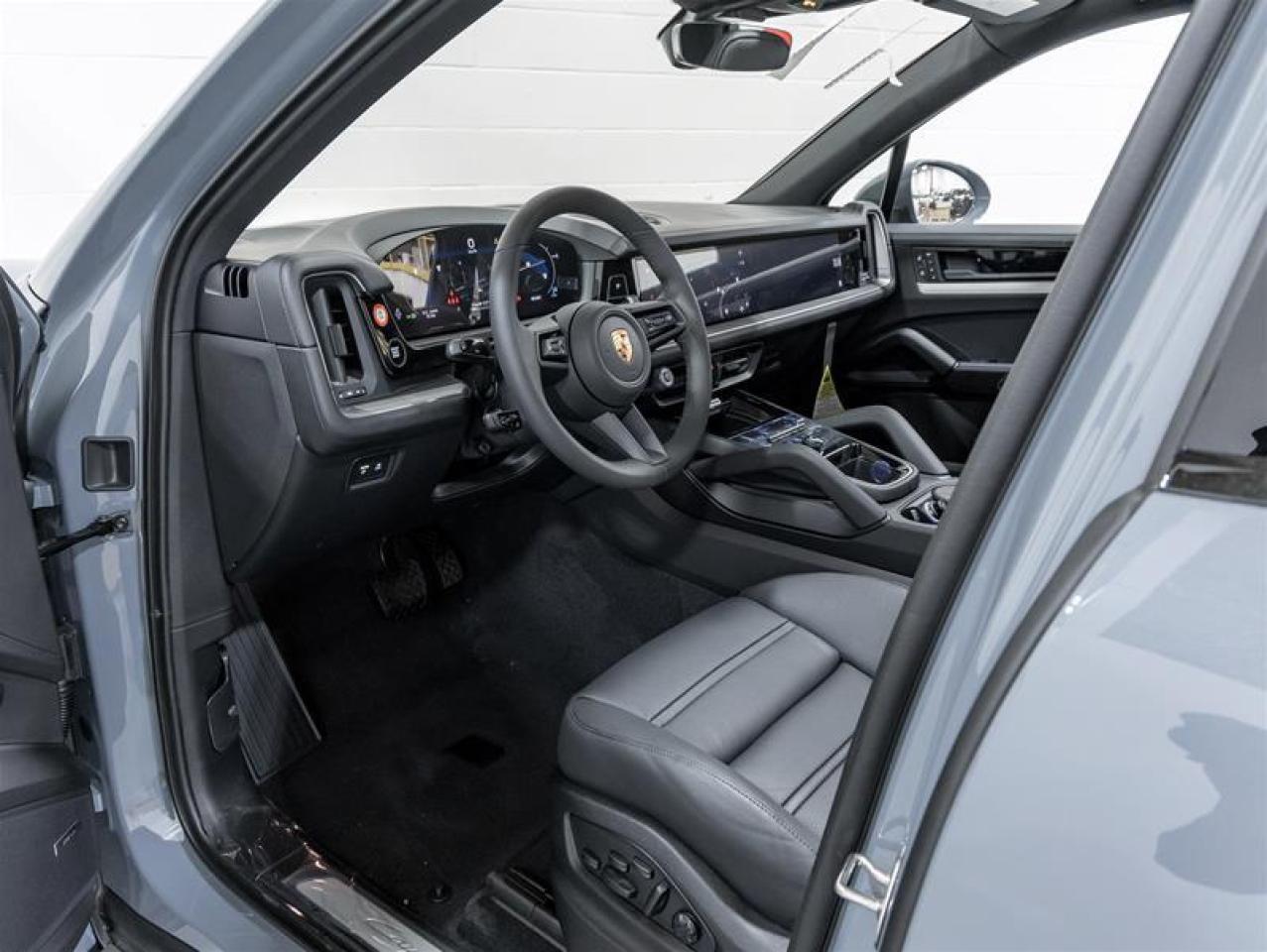 2025 Porsche Cayenne  Photo4