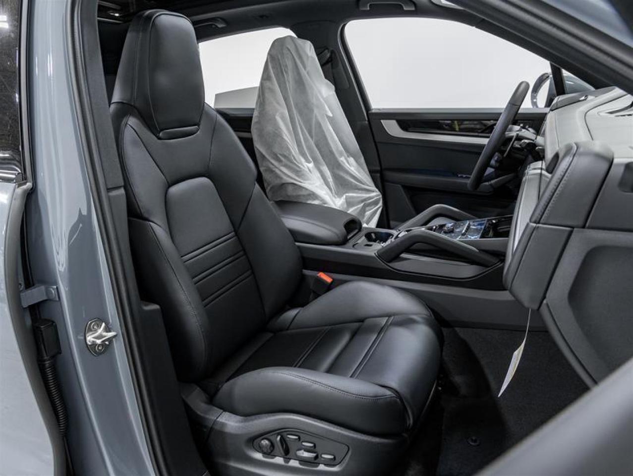 2025 Porsche Cayenne  Photo