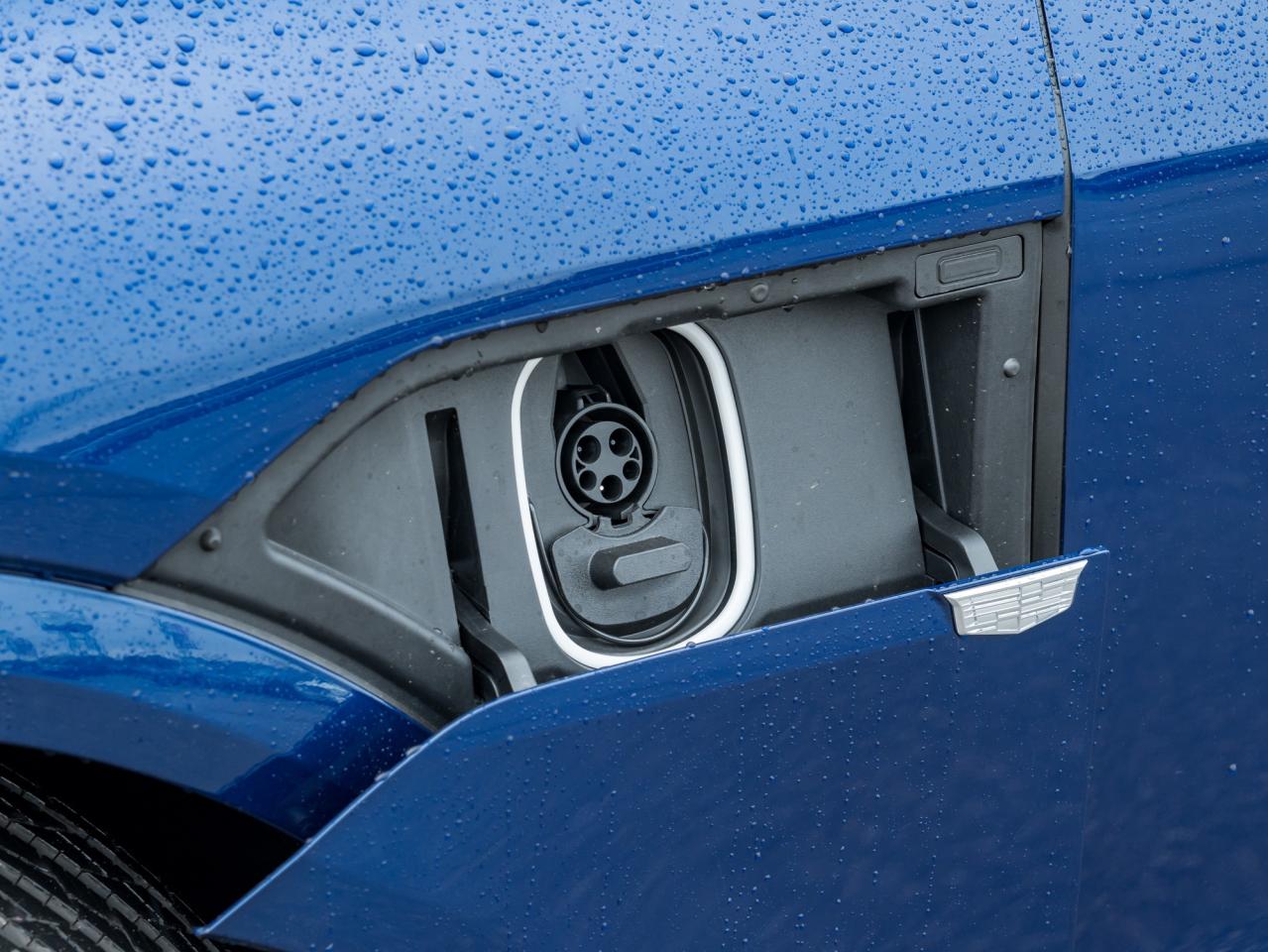 2026 Cadillac LYRIQ V Premium 4dr Photo3