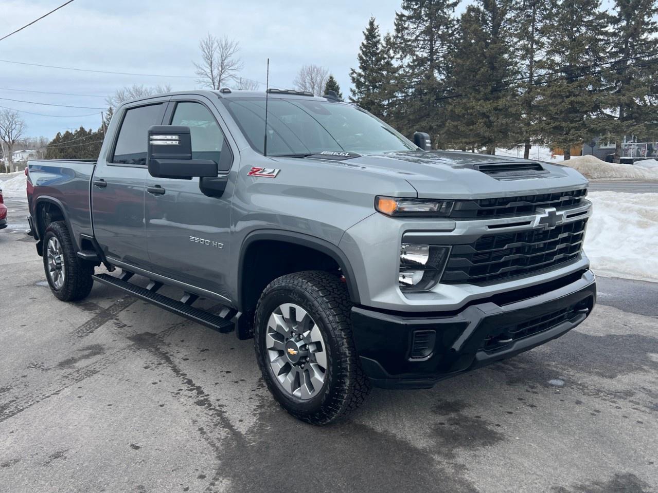 2026 Chevrolet SILVERADO 2500HD 4WD Crew Cab Standard Box Custom Photo