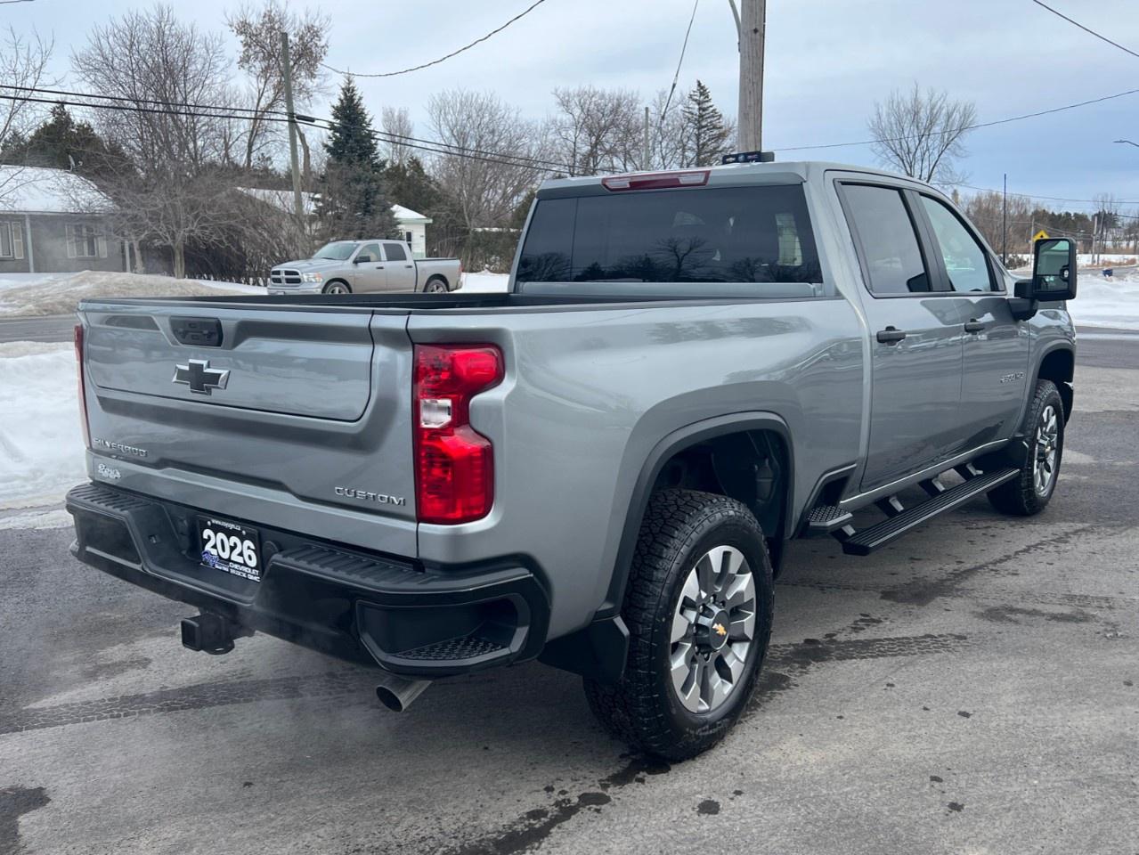 2026 Chevrolet SILVERADO 2500HD 4WD Crew Cab Standard Box Custom Photo4