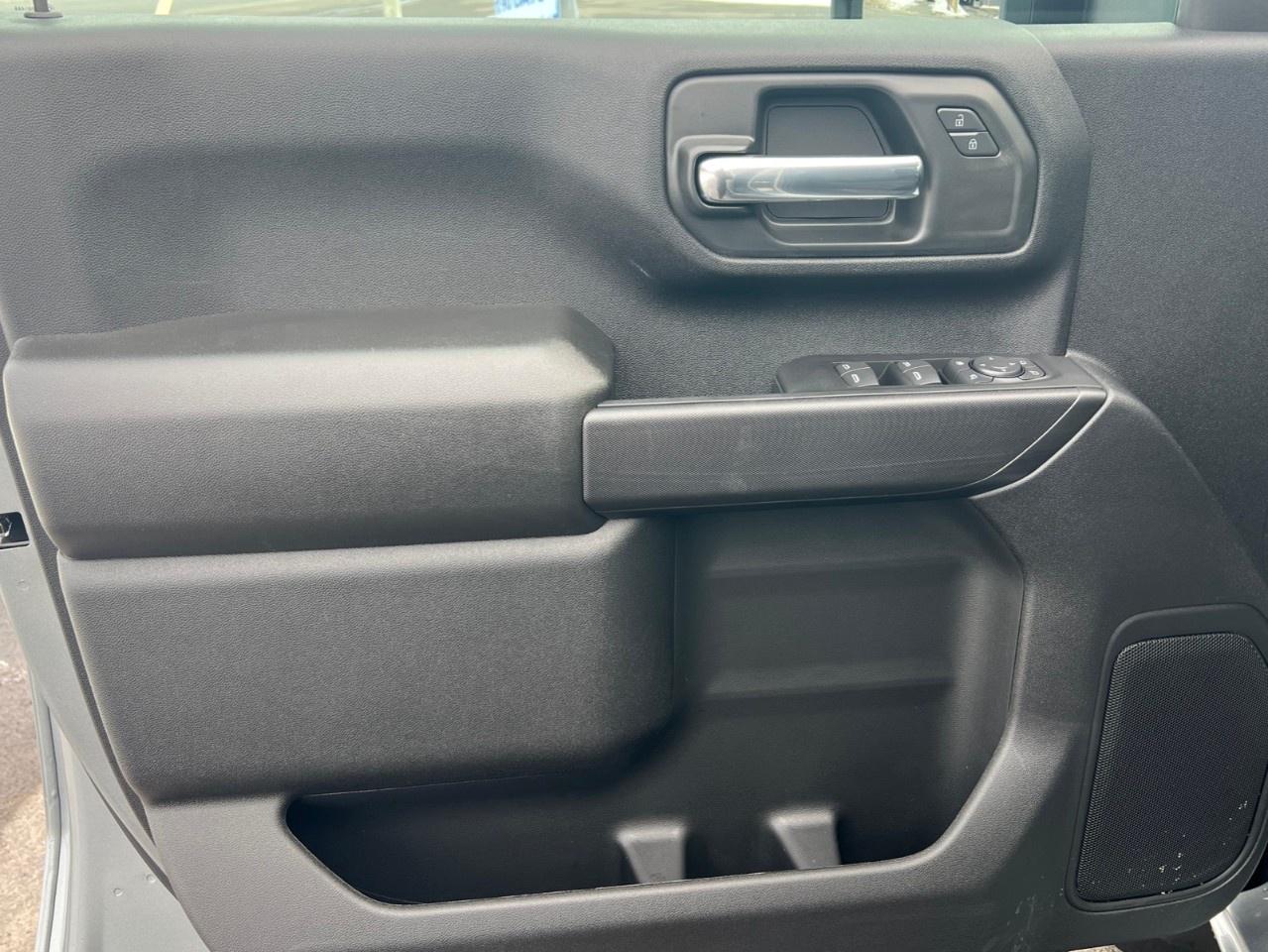 2026 Chevrolet SILVERADO 2500HD 4WD Crew Cab Standard Box Custom Photo