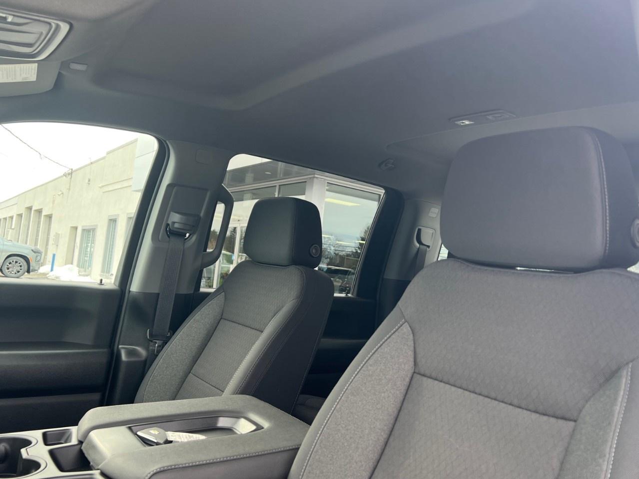 2026 Chevrolet SILVERADO 2500HD 4WD Crew Cab Standard Box Custom Photo