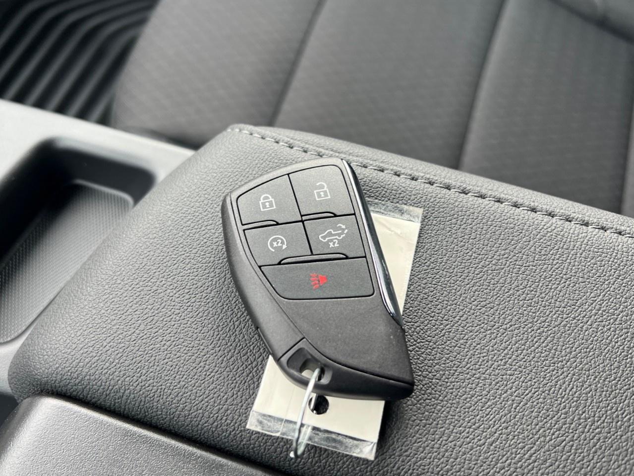 2026 Chevrolet SILVERADO 2500HD 4WD Crew Cab Standard Box Custom Photo