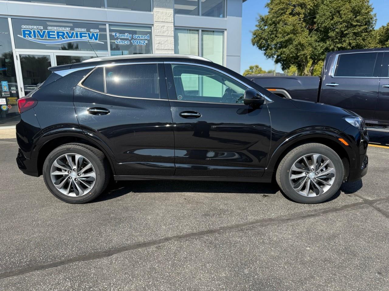 2022 Buick Encore GX Essence All-Wheel Drive Photo2