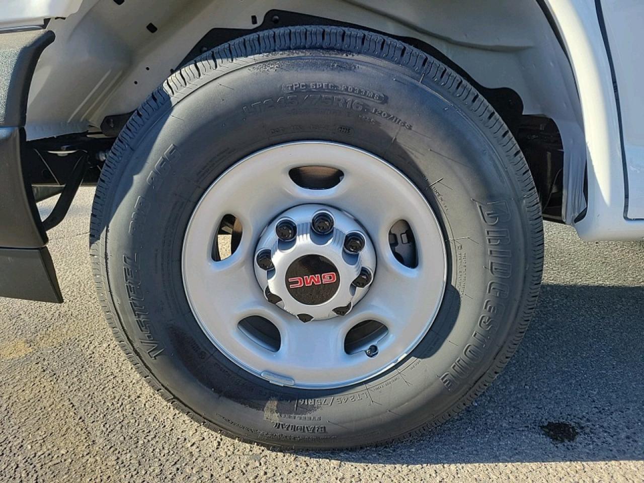 2025 GMC Savana 2500 Work Van Rear-Wheel Drive Extended Cargo Van Photo