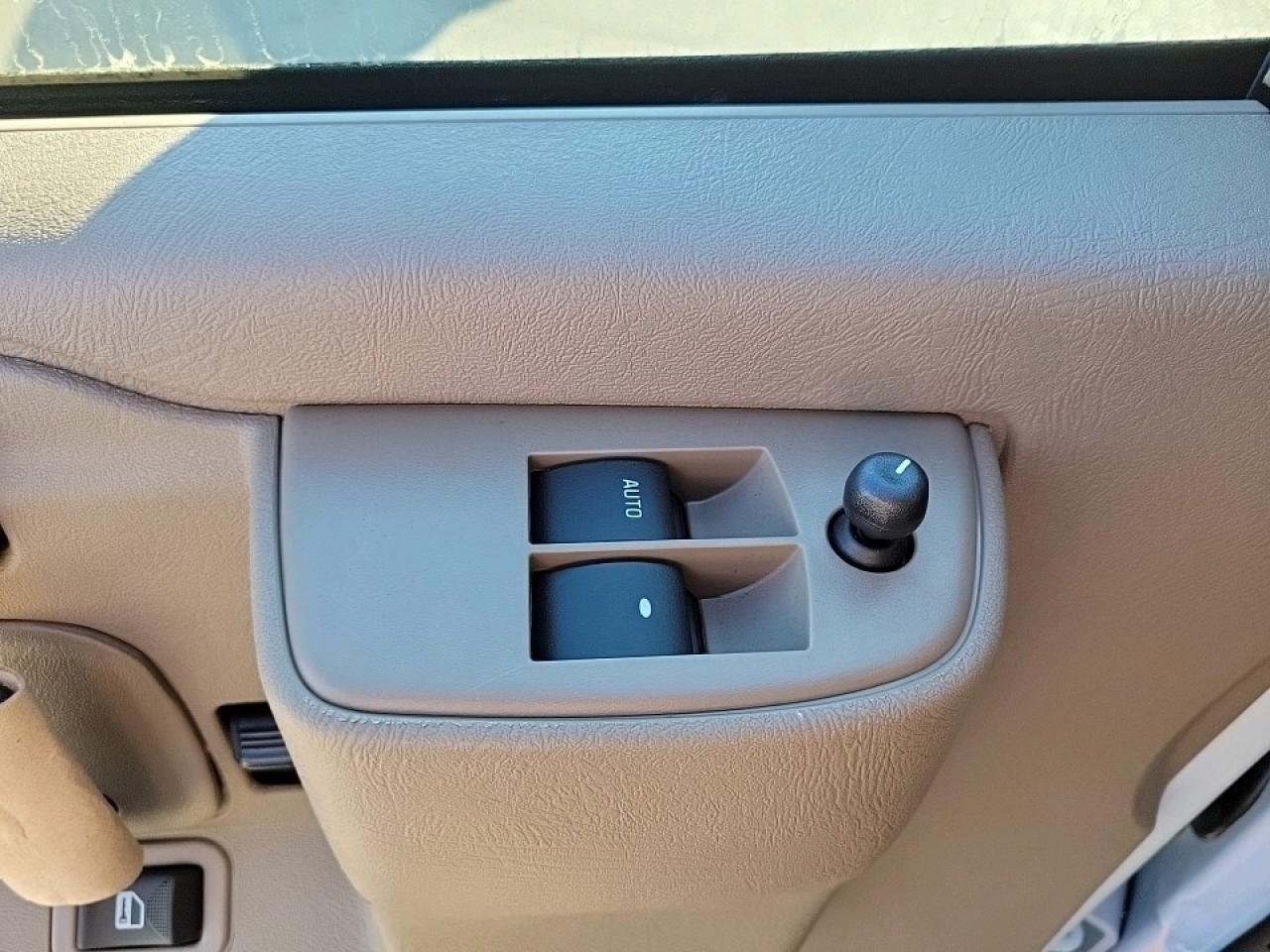 2025 GMC Savana 2500 Work Van Rear-Wheel Drive Extended Cargo Van Photo