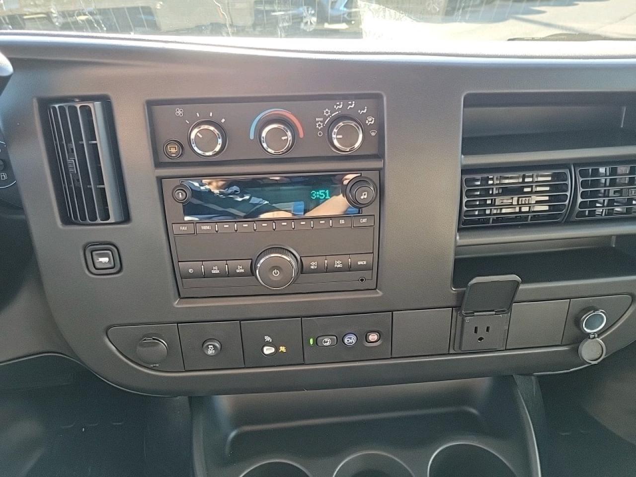 2025 GMC Savana 2500 Work Van Rear-Wheel Drive Extended Cargo Van Photo