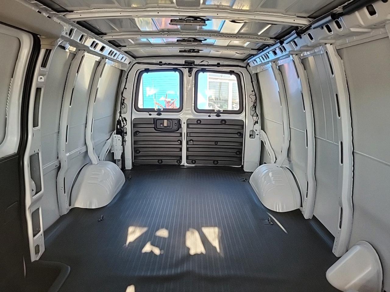 2025 GMC Savana 2500 Work Van Rear-Wheel Drive Extended Cargo Van Photo