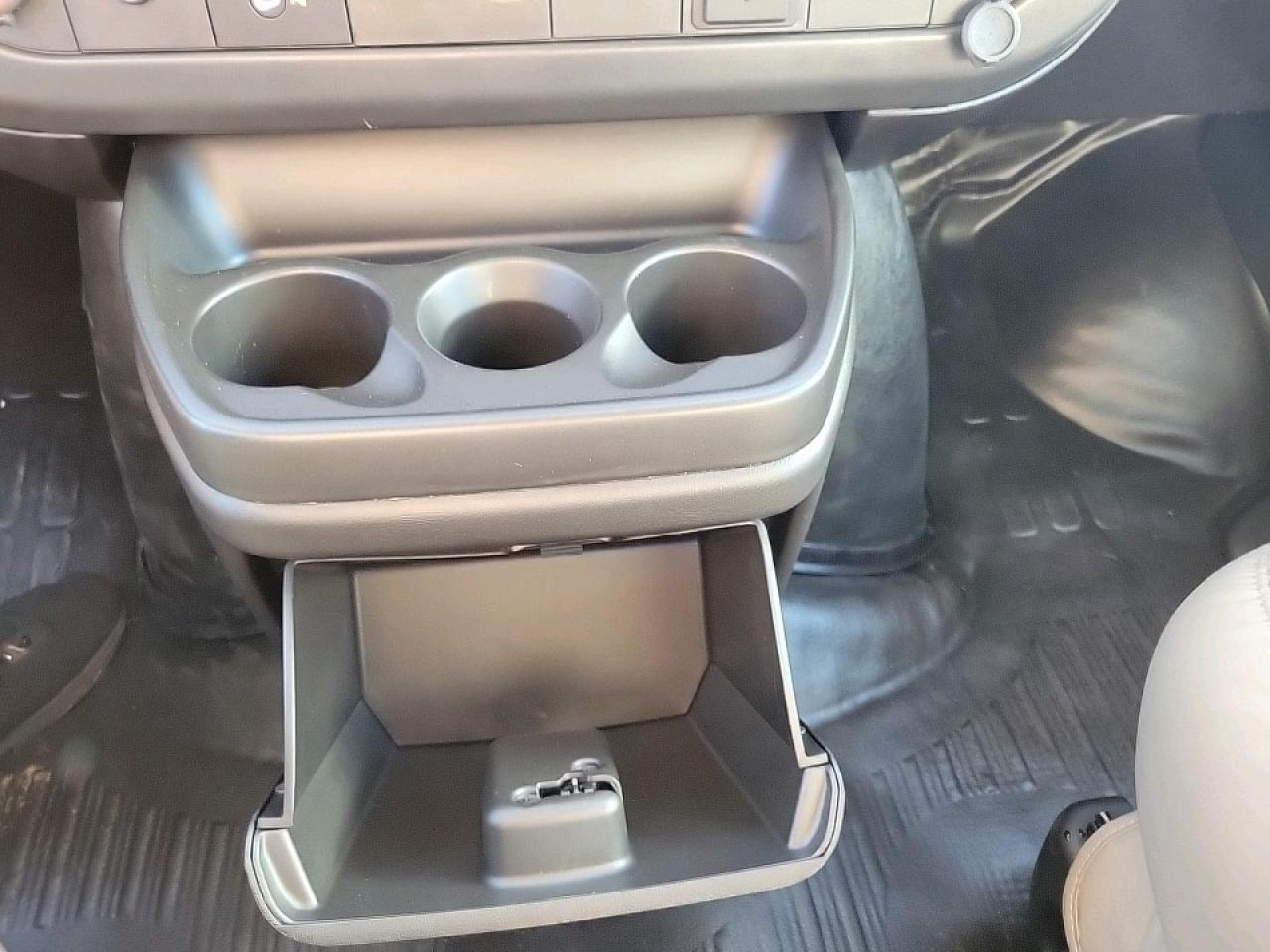 2025 GMC Savana 2500 Work Van Rear-Wheel Drive Extended Cargo Van Photo