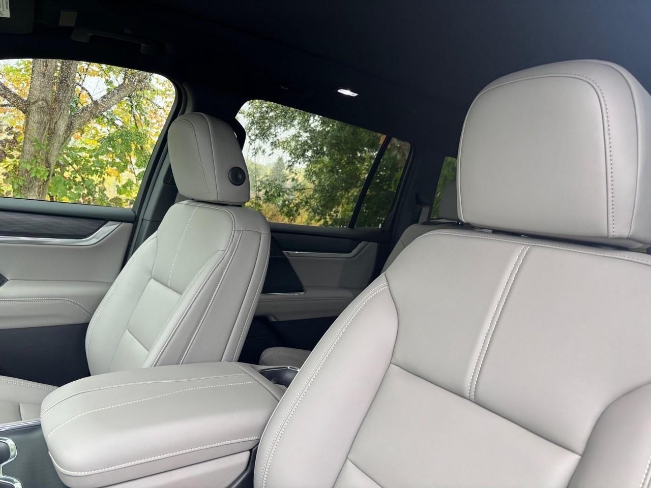 2026 GMC Acadia AWD Elevation Photo4