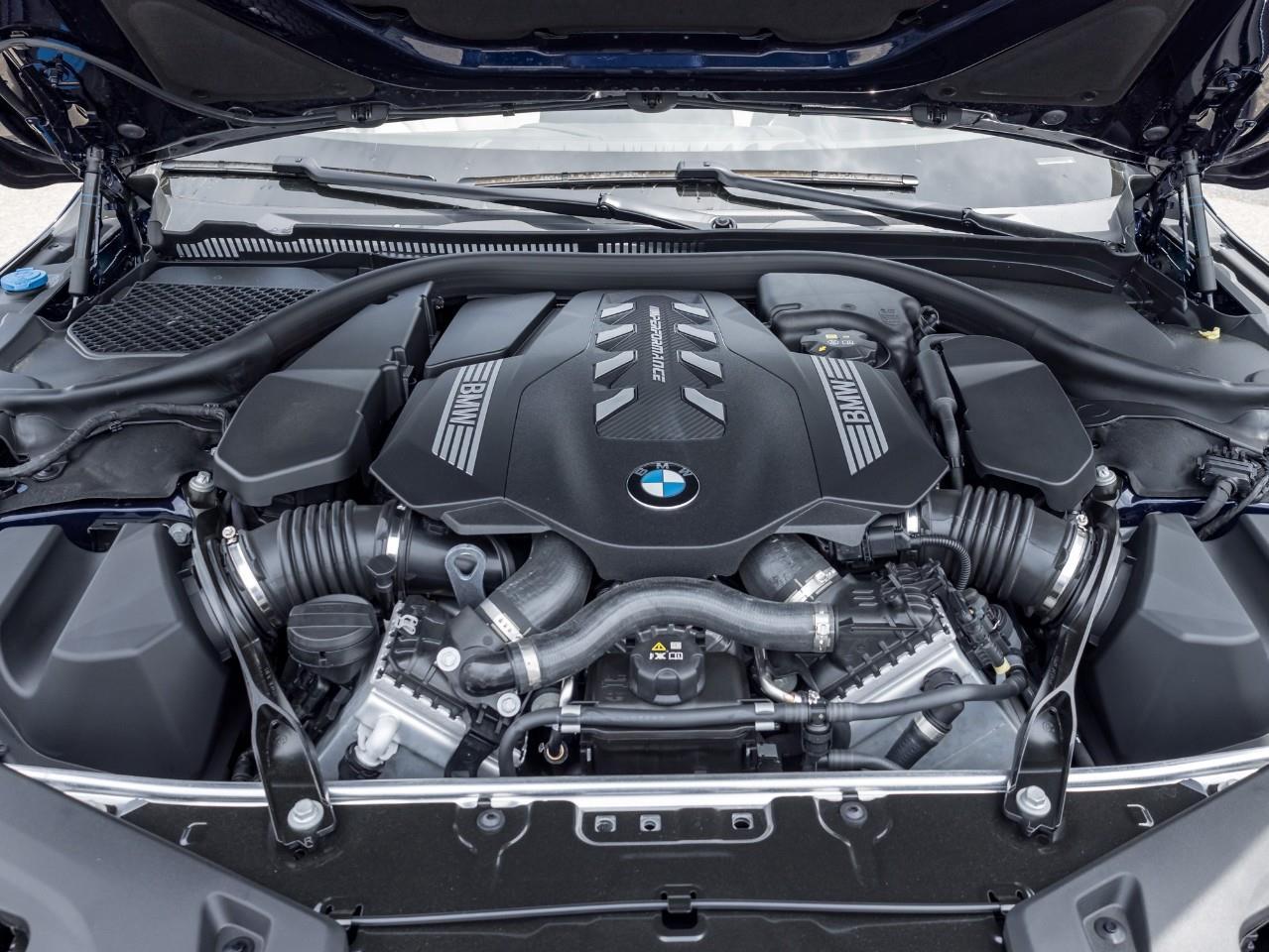 2025 BMW M850 i xDrive 2dr All-Wheel Drive Cabriolet Photo