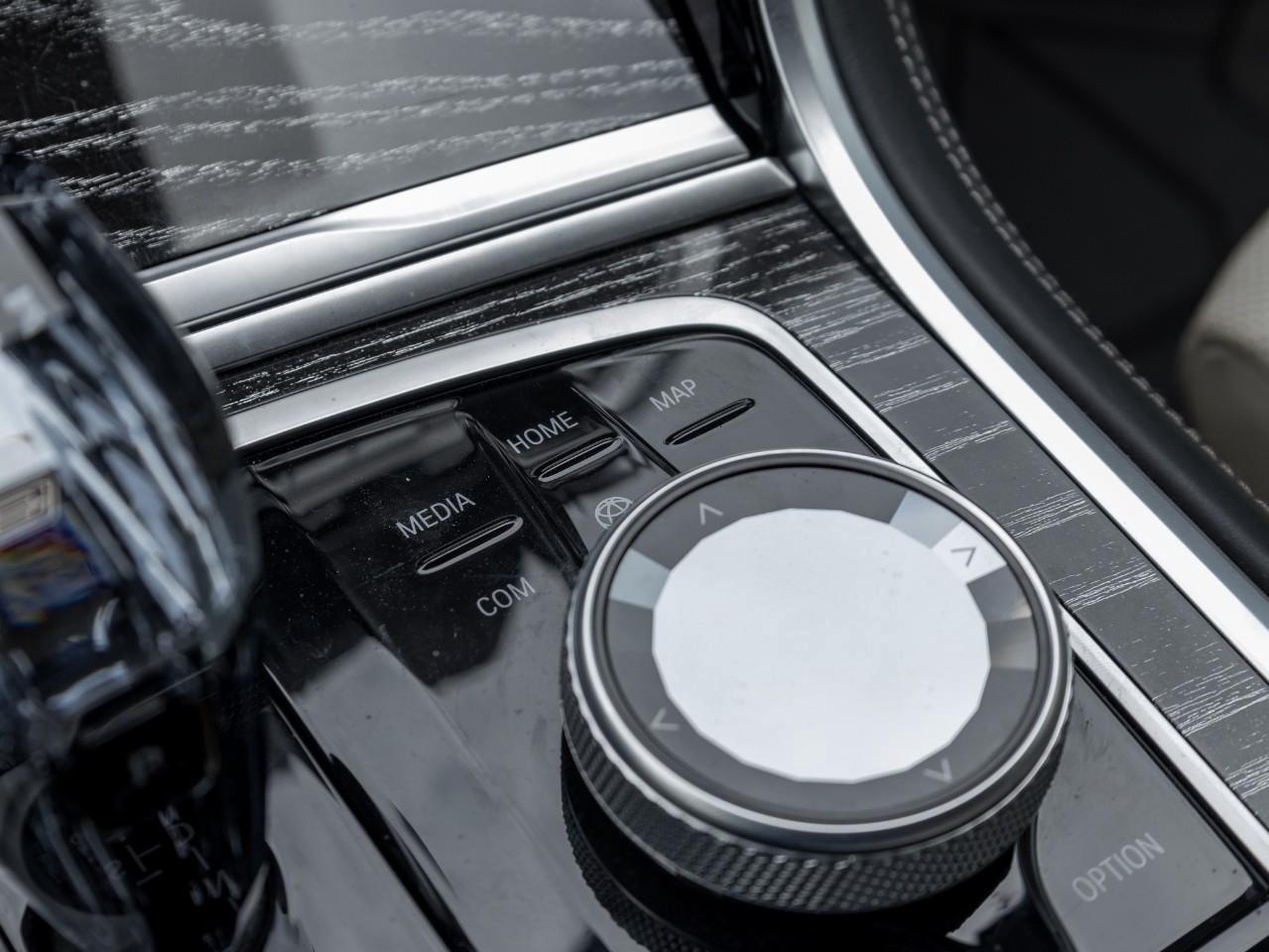 2025 BMW M850 i xDrive 2dr All-Wheel Drive Cabriolet Photo