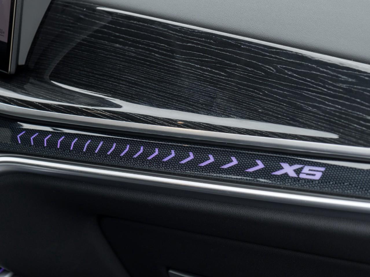 2024 BMW X5 xDrive40i 4dr All-Wheel Drive Sports Activity Vehicle Photo