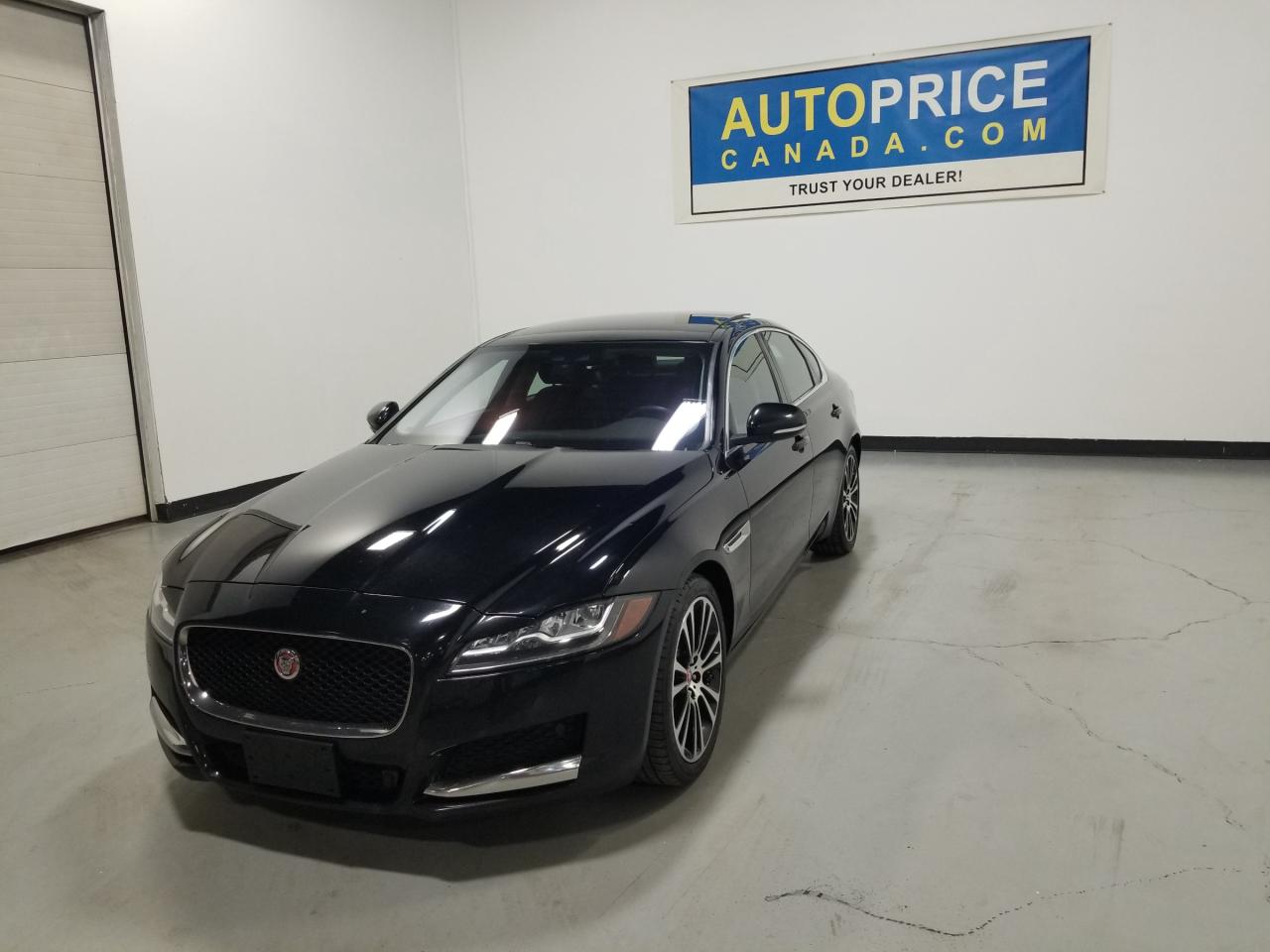 2017 Jaguar XF 20d Prestige 4dr All-Wheel Drive Sedan Photo2