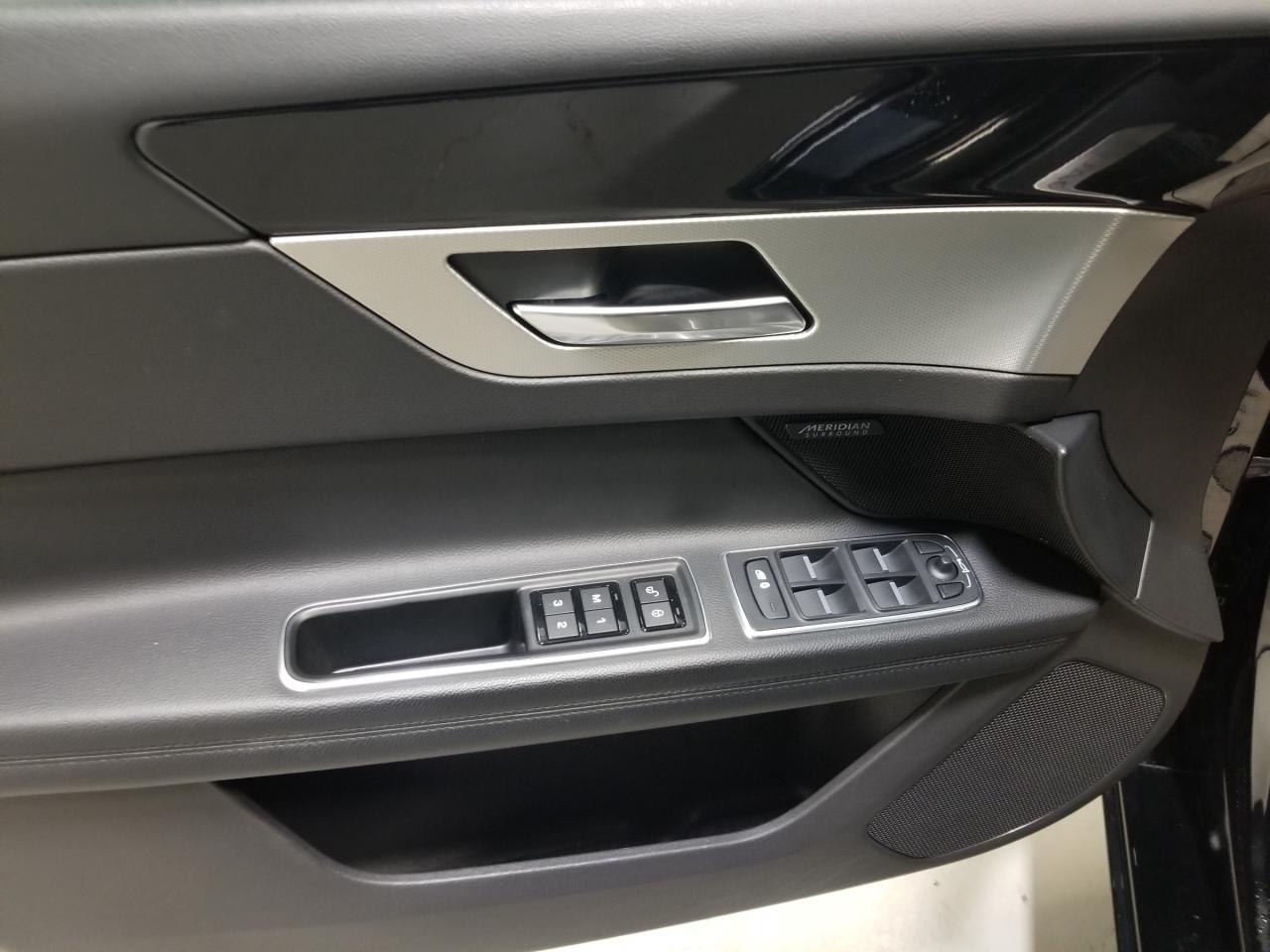 2017 Jaguar XF 20d Prestige 4dr All-Wheel Drive Sedan Photo