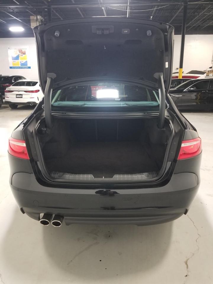 2017 Jaguar XF 20d Prestige 4dr All-Wheel Drive Sedan Photo