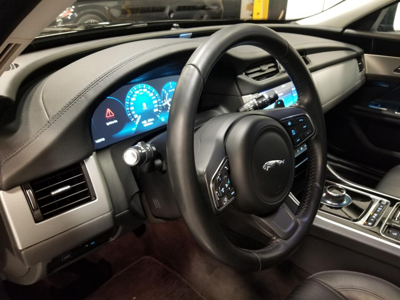 2017 Jaguar XF 20d Prestige 4dr All-Wheel Drive Sedan Photo