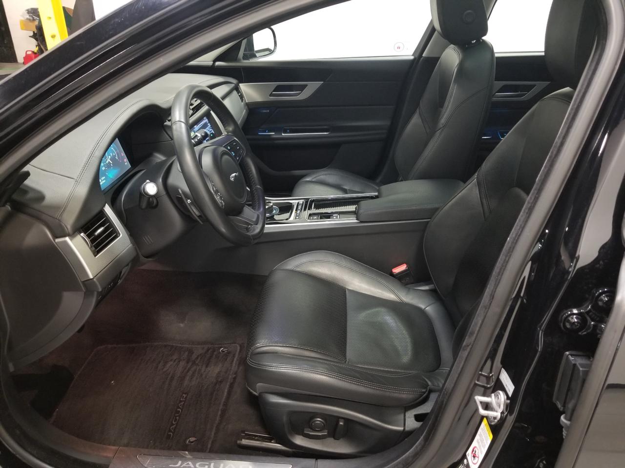 2017 Jaguar XF 20d Prestige 4dr All-Wheel Drive Sedan Photo