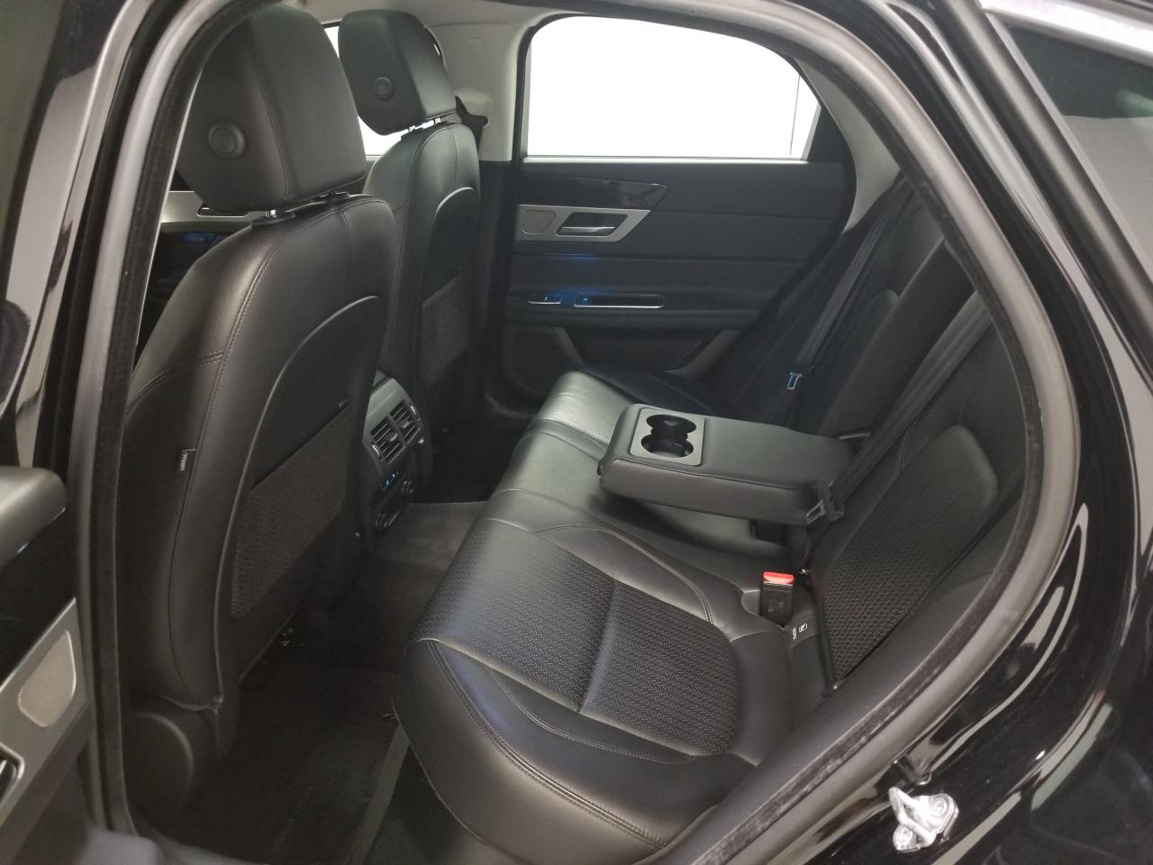 2017 Jaguar XF 20d Prestige 4dr All-Wheel Drive Sedan Photo