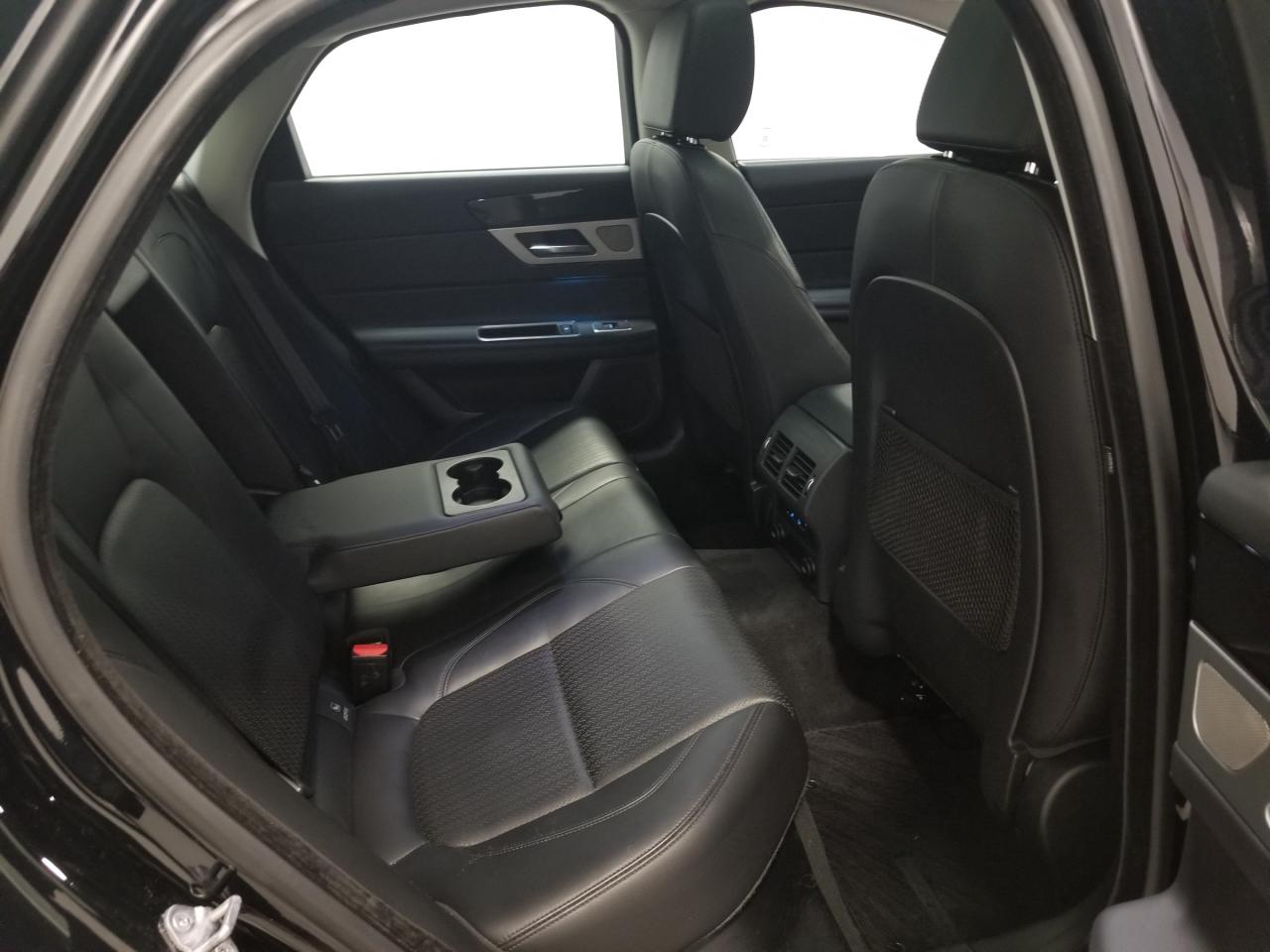 2017 Jaguar XF 20d Prestige 4dr All-Wheel Drive Sedan Photo