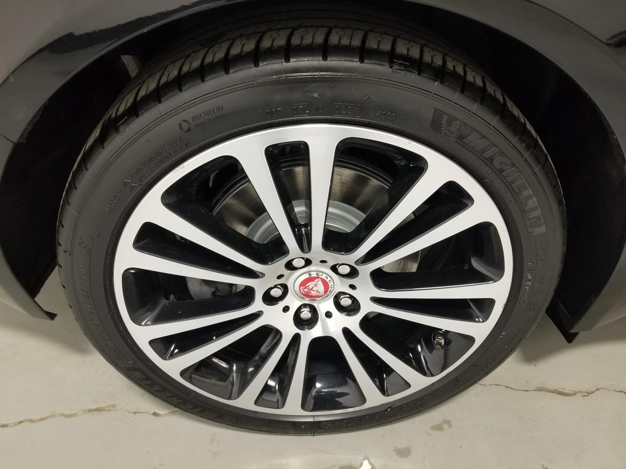 2017 Jaguar XF 20d Prestige 4dr All-Wheel Drive Sedan Photo