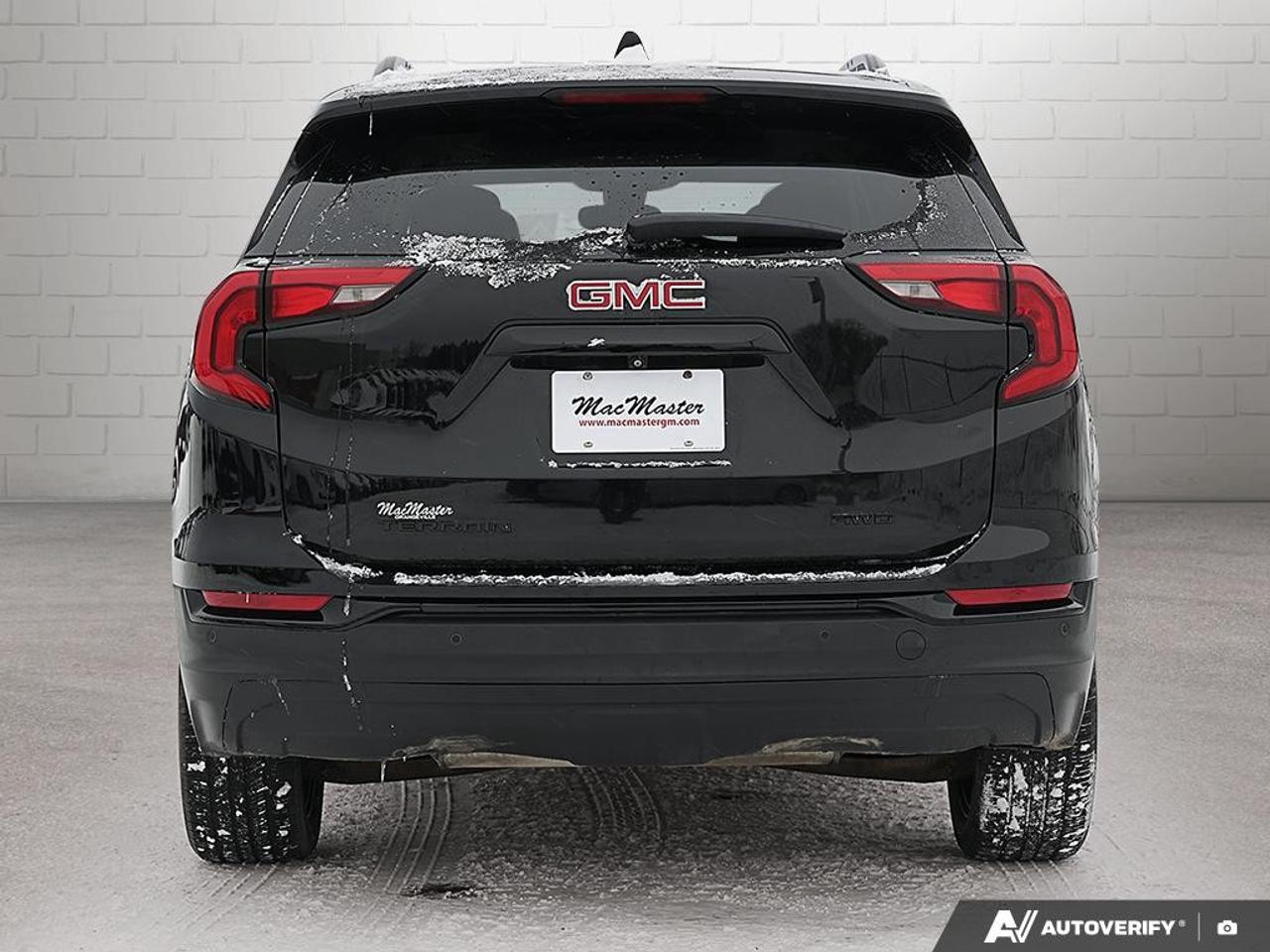 2021 GMC Terrain AWD SLE Photo3