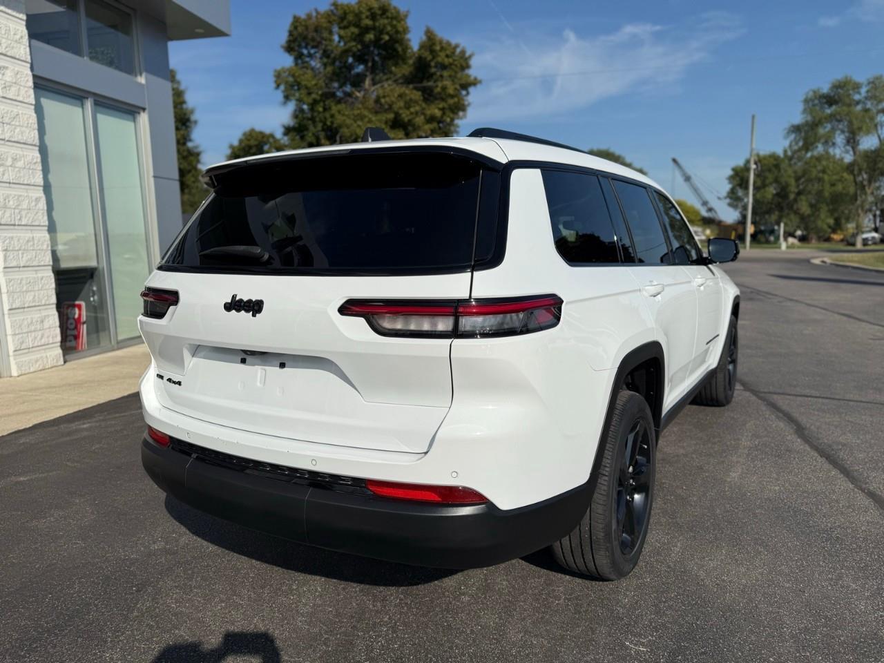 2021 Jeep Grand Cherokee L Laredo 4dr 4x4 Photo