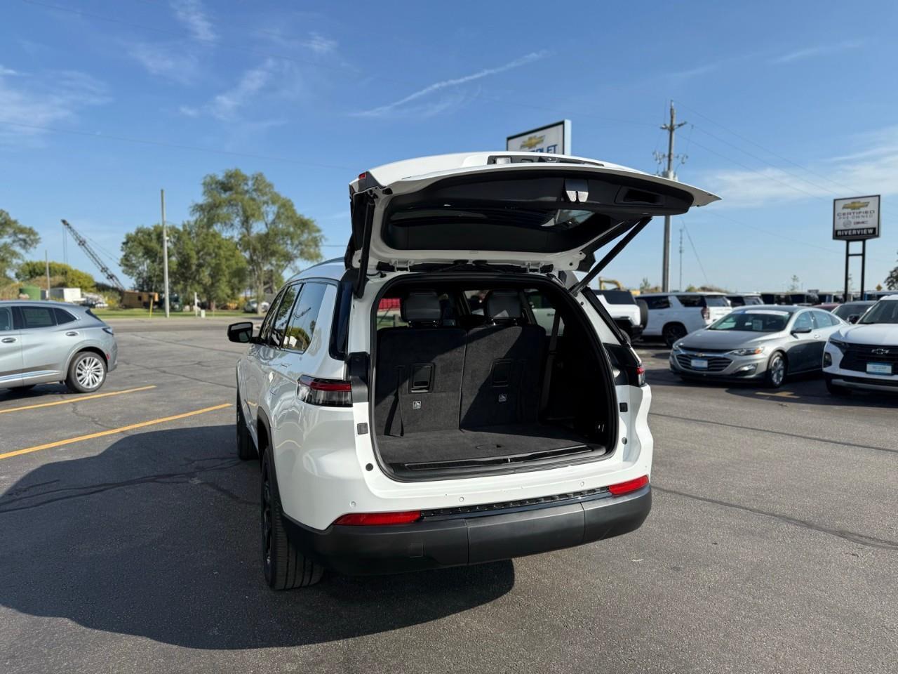 2021 Jeep Grand Cherokee L Laredo 4dr 4x4 Photo