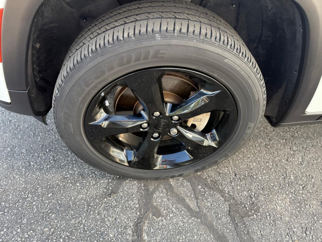 2021 Jeep Grand Cherokee L Laredo 4dr 4x4 Photo