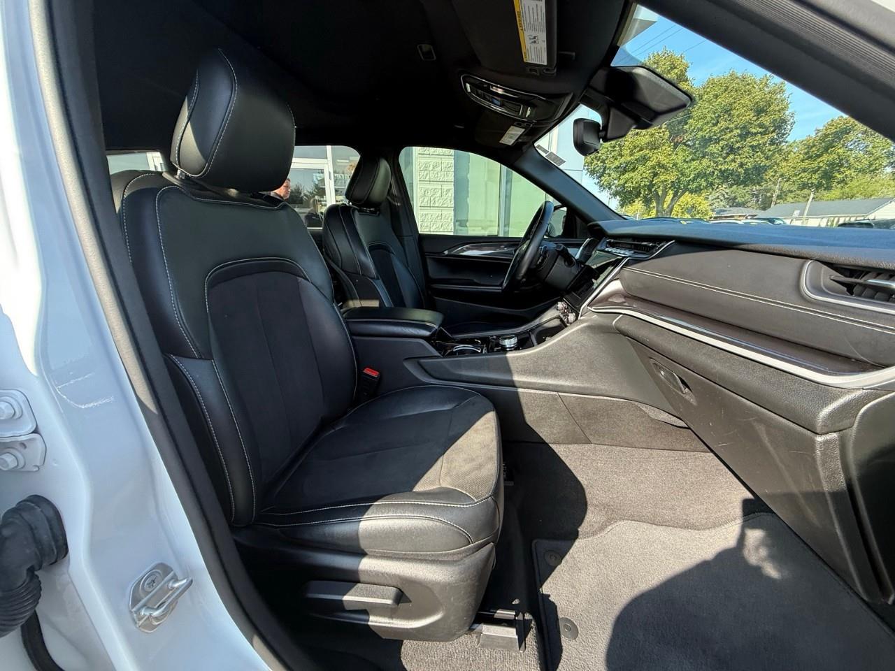 2021 Jeep Grand Cherokee L Laredo 4dr 4x4 Photo