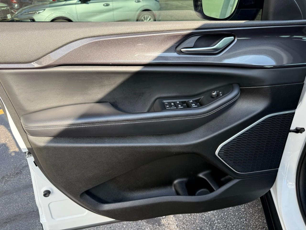 2021 Jeep Grand Cherokee L Laredo 4dr 4x4 Photo