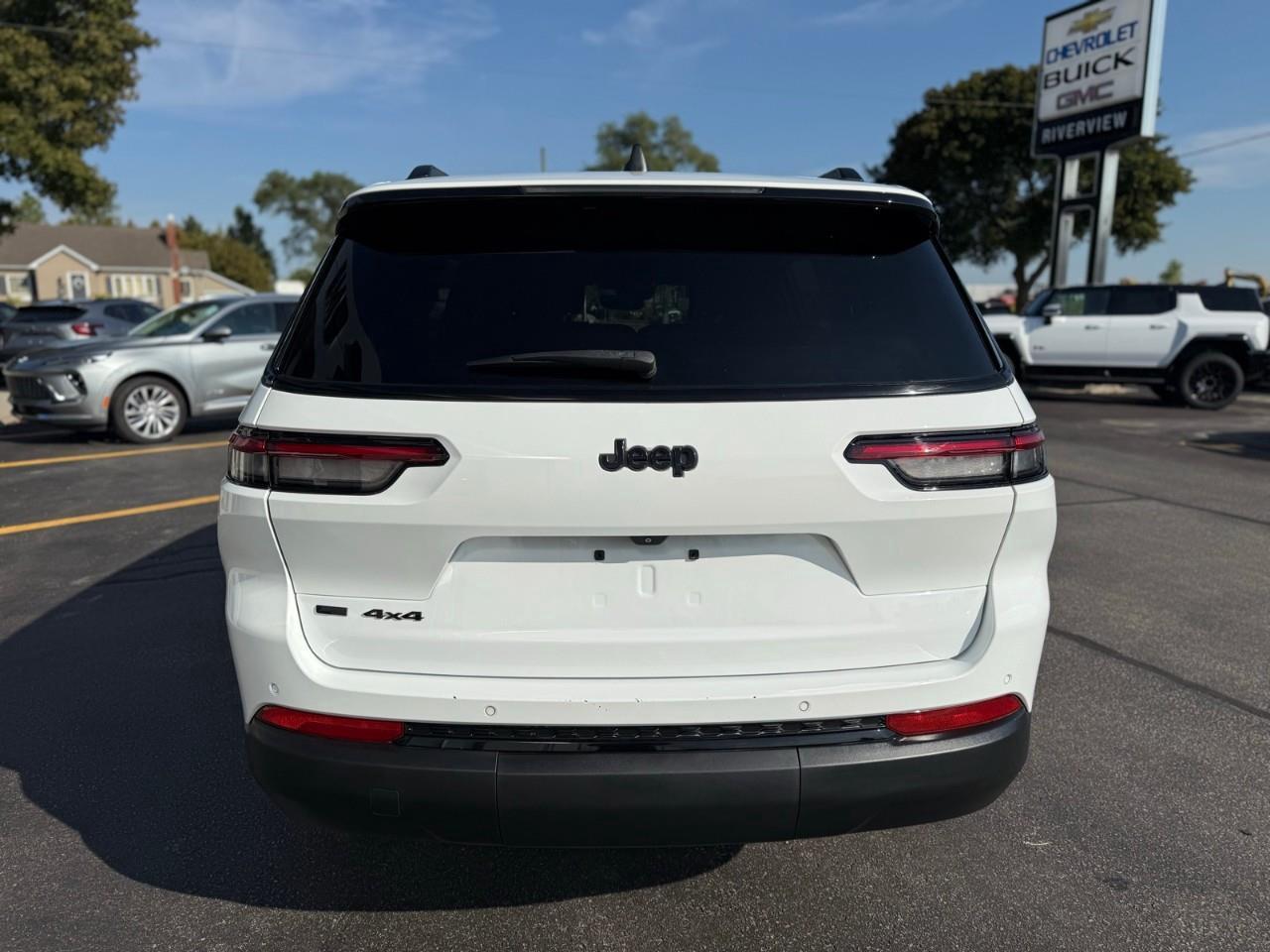 2021 Jeep Grand Cherokee L Laredo 4dr 4x4 Photo